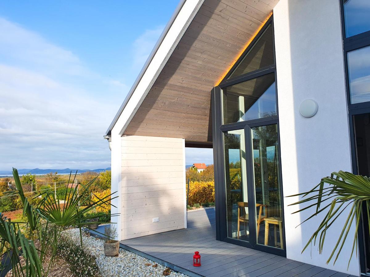 Wine & Space Lodge At Lake Balaton 발라톤엘 외부 사진